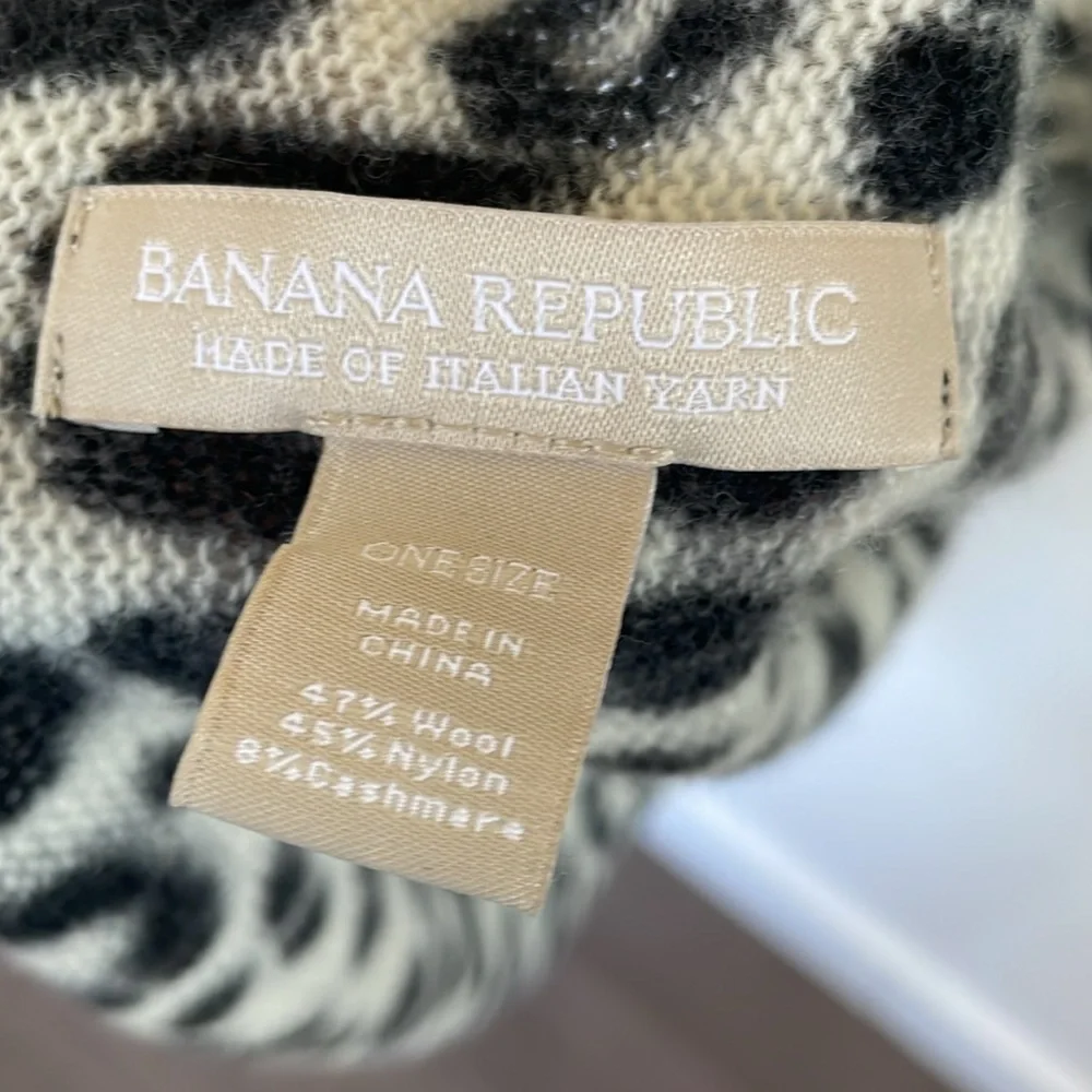 Cashmere blend Banana Republic black gray cream cheetah animal print cozy scarf